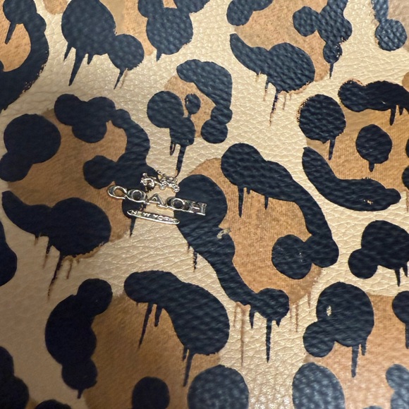 Coach bag - wild beast leopard print Gary baseman turn lock - Picture 2 of 16